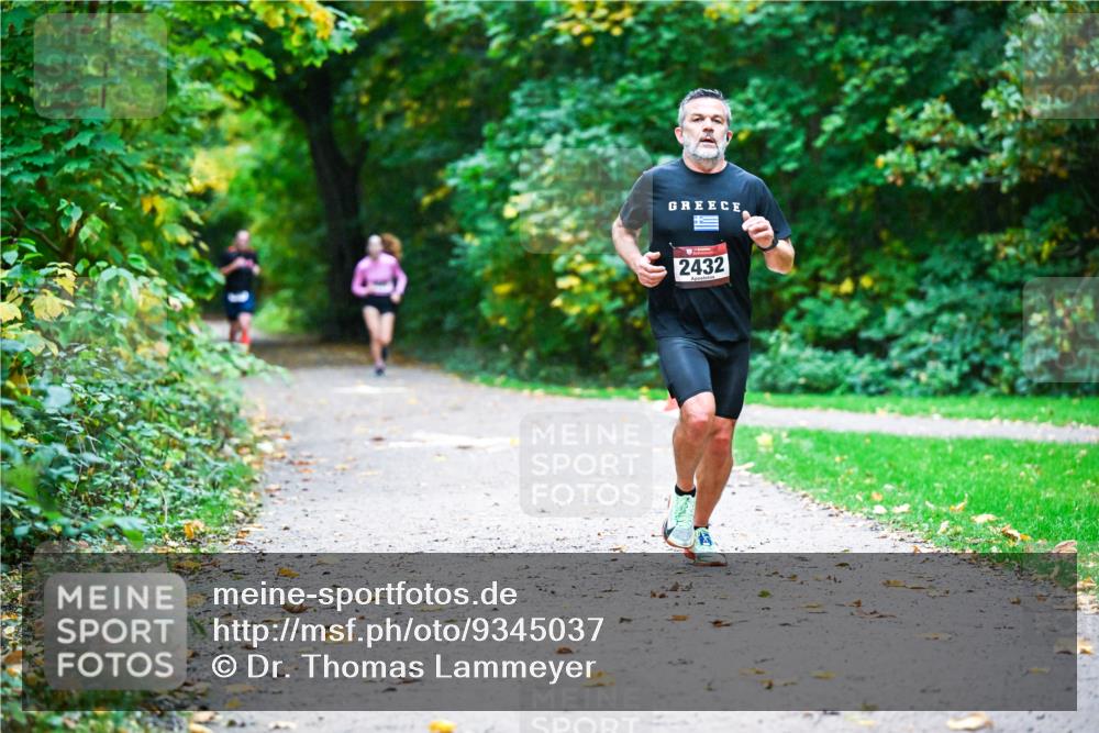 12.10.2025 - Bramfelder Halbmarathon 2025 Dr. Thomas Lammeyer http://msf.ph/oto/9345037 12.10.2025 10:13:45 Laufen 2432 meine-sportfotos.de