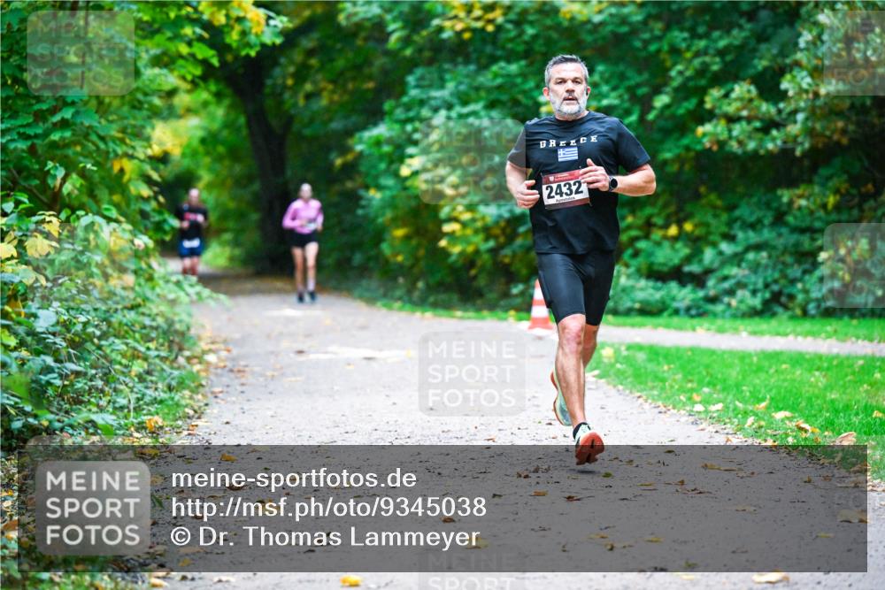 12.10.2025 - Bramfelder Halbmarathon 2025 Dr. Thomas Lammeyer http://msf.ph/oto/9345038 12.10.2025 10:13:46 Laufen 2432 meine-sportfotos.de
