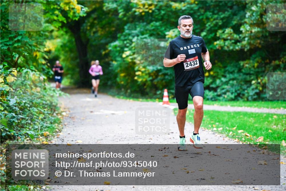 12.10.2025 - Bramfelder Halbmarathon 2025 Dr. Thomas Lammeyer http://msf.ph/oto/9345040 12.10.2025 10:13:46 Laufen 2432 meine-sportfotos.de