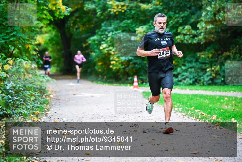 12.10.2025 - Bramfelder Halbmarathon 2025 Dr. Thomas Lammeyer http://msf.ph/oto/9345041 12.10.2025 10:13:46 Laufen 2432 meine-sportfotos.de
