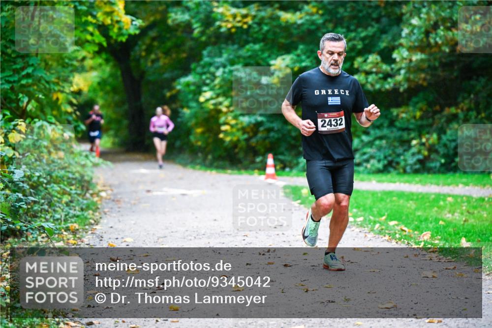 12.10.2025 - Bramfelder Halbmarathon 2025 Dr. Thomas Lammeyer http://msf.ph/oto/9345042 12.10.2025 10:13:46 Laufen 2432 meine-sportfotos.de