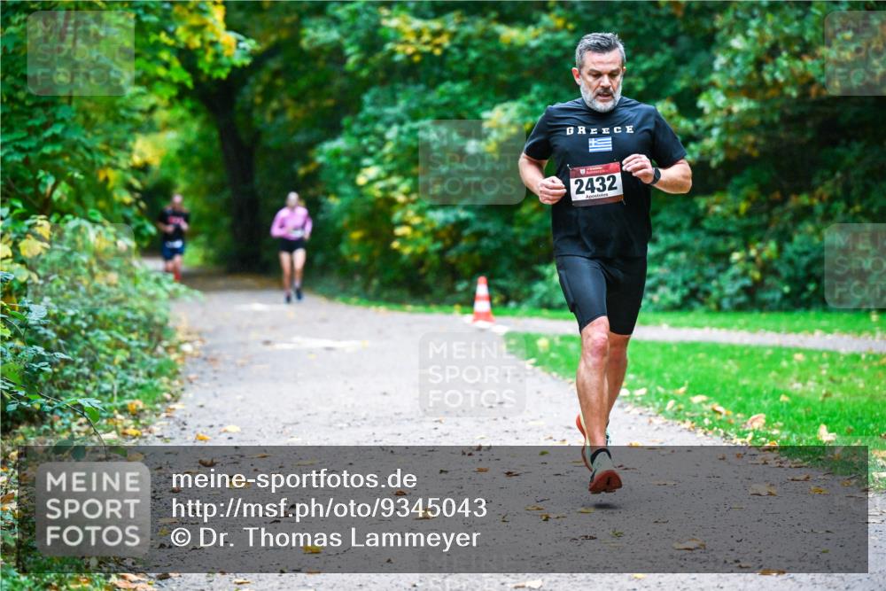 12.10.2025 - Bramfelder Halbmarathon 2025 Dr. Thomas Lammeyer http://msf.ph/oto/9345043 12.10.2025 10:13:46 Laufen 2432 meine-sportfotos.de
