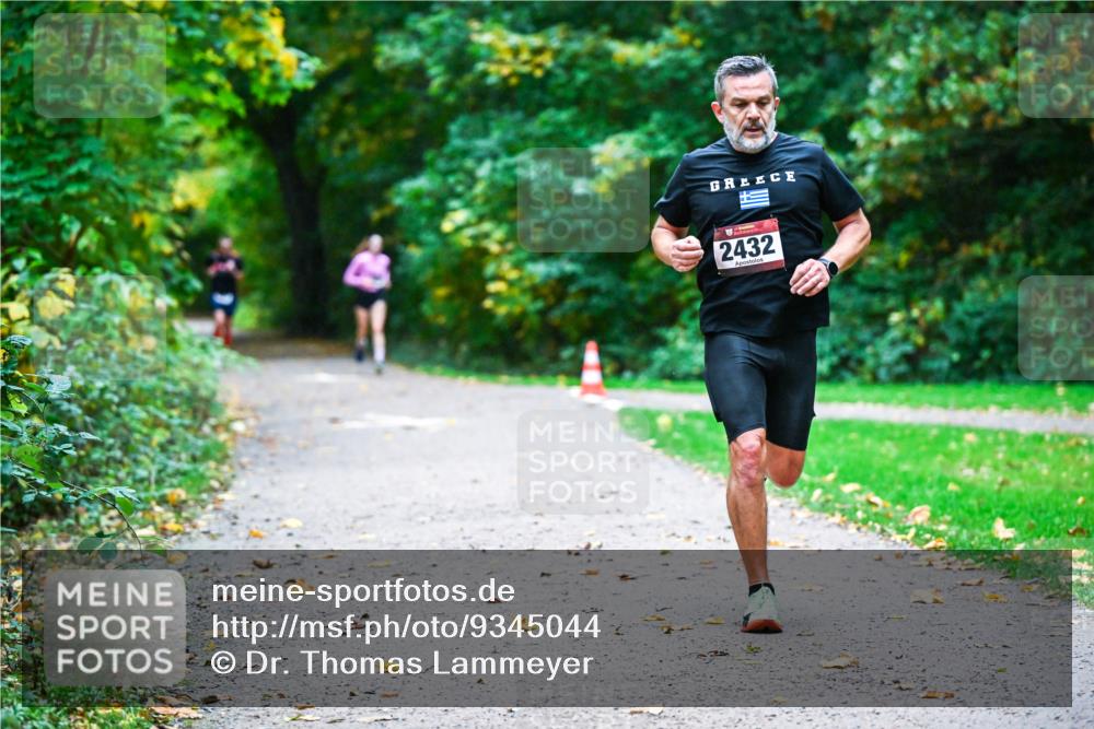 12.10.2025 - Bramfelder Halbmarathon 2025 Dr. Thomas Lammeyer http://msf.ph/oto/9345044 12.10.2025 10:13:46 Laufen 2432 meine-sportfotos.de