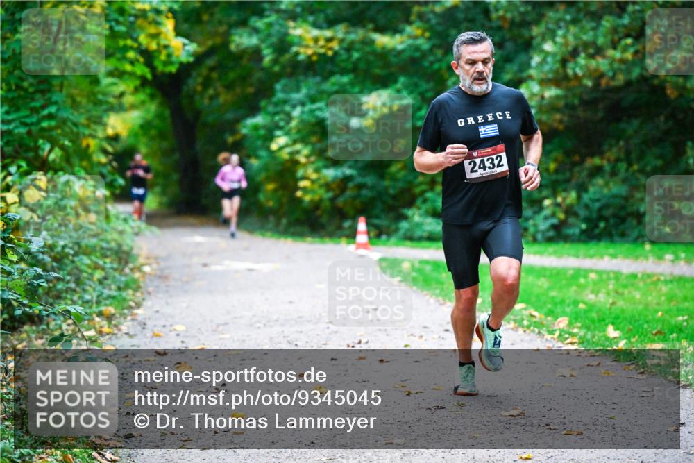 12.10.2025 - Bramfelder Halbmarathon 2025 Dr. Thomas Lammeyer http://msf.ph/oto/9345045 12.10.2025 10:13:46 Laufen 2432 meine-sportfotos.de