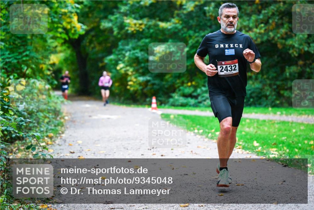 12.10.2025 - Bramfelder Halbmarathon 2025 Dr. Thomas Lammeyer http://msf.ph/oto/9345048 12.10.2025 10:13:47 Laufen 2432 meine-sportfotos.de