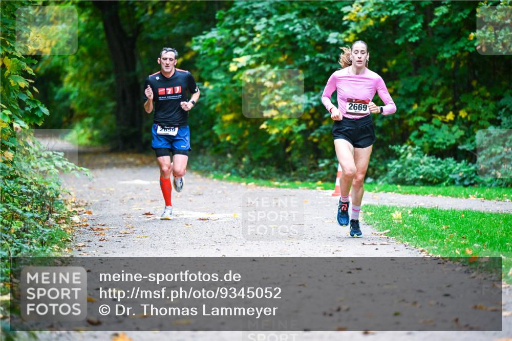 12.10.2025 - Bramfelder Halbmarathon 2025 Dr. Thomas Lammeyer http://msf.ph/oto/9345052 12.10.2025 10:13:51 Laufen 2659, 2669 meine-sportfotos.de
