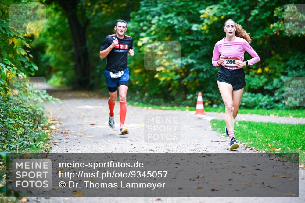 12.10.2025 - Bramfelder Halbmarathon 2025 Dr. Thomas Lammeyer http://msf.ph/oto/9345057 12.10.2025 10:13:52 Laufen 2659, 266 meine-sportfotos.de