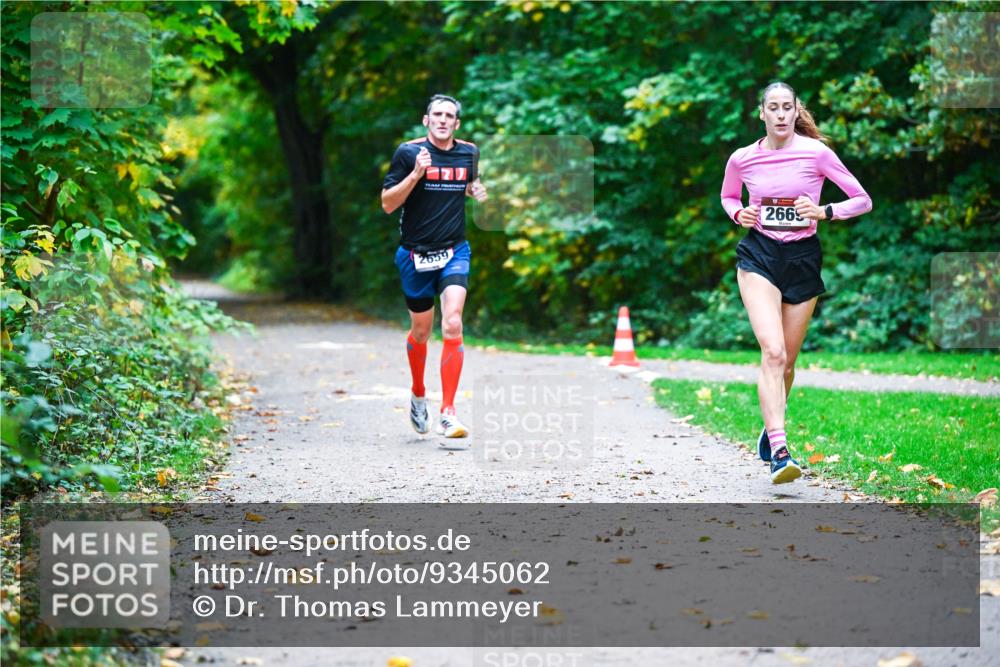 12.10.2025 - Bramfelder Halbmarathon 2025 Dr. Thomas Lammeyer http://msf.ph/oto/9345062 12.10.2025 10:13:53 Laufen 2669, 2659 meine-sportfotos.de