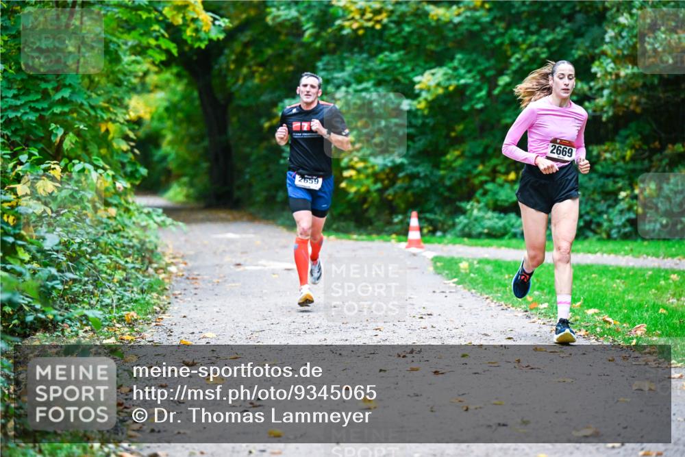 12.10.2025 - Bramfelder Halbmarathon 2025 Dr. Thomas Lammeyer http://msf.ph/oto/9345065 12.10.2025 10:13:53 Laufen 2659, 2669 meine-sportfotos.de
