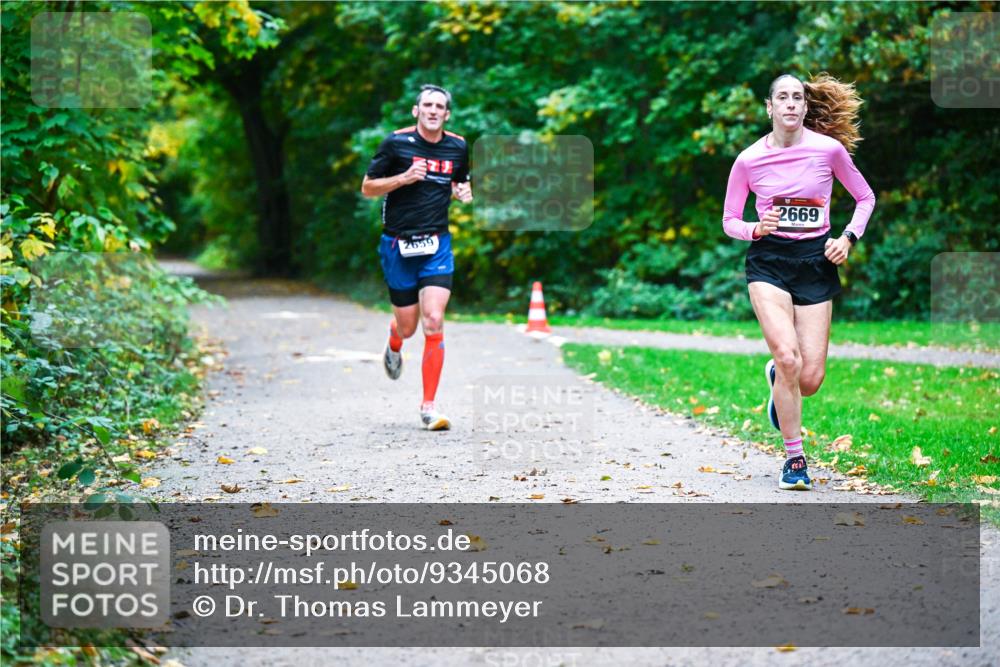 12.10.2025 - Bramfelder Halbmarathon 2025 Dr. Thomas Lammeyer http://msf.ph/oto/9345068 12.10.2025 10:13:54 Laufen 2659, 2669 meine-sportfotos.de