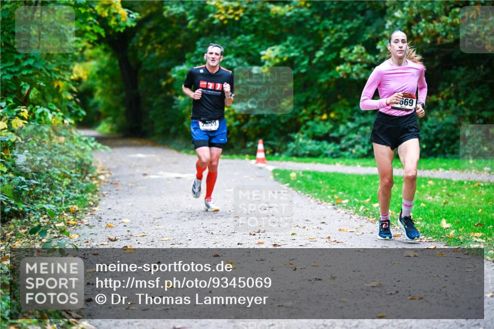12.10.2025 - Bramfelder Halbmarathon 2025 Dr. Thomas Lammeyer http://msf.ph/oto/9345069 12.10.2025 10:13:54 Laufen 2059, 669 meine-sportfotos.de