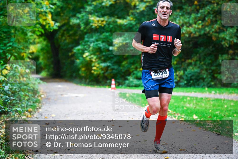 12.10.2025 - Bramfelder Halbmarathon 2025 Dr. Thomas Lammeyer http://msf.ph/oto/9345078 12.10.2025 10:13:56 Laufen 2659, 86 meine-sportfotos.de