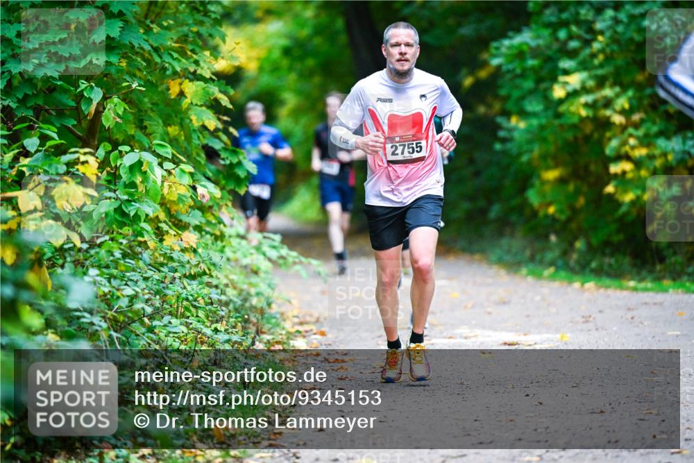 12.10.2025 - Bramfelder Halbmarathon 2025 Dr. Thomas Lammeyer http://msf.ph/oto/9345153 12.10.2025 10:14:26 Laufen 2755 meine-sportfotos.de