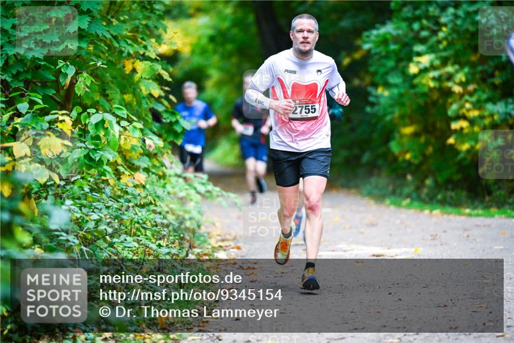 12.10.2025 - Bramfelder Halbmarathon 2025 Dr. Thomas Lammeyer http://msf.ph/oto/9345154 12.10.2025 10:14:26 Laufen 2755 meine-sportfotos.de