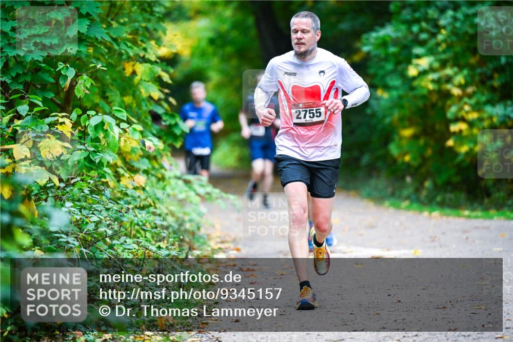 12.10.2025 - Bramfelder Halbmarathon 2025 Dr. Thomas Lammeyer http://msf.ph/oto/9345157 12.10.2025 10:14:27 Laufen 2755 meine-sportfotos.de
