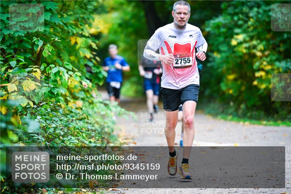 12.10.2025 - Bramfelder Halbmarathon 2025 Dr. Thomas Lammeyer http://msf.ph/oto/9345159 12.10.2025 10:14:27 Laufen 2755 meine-sportfotos.de