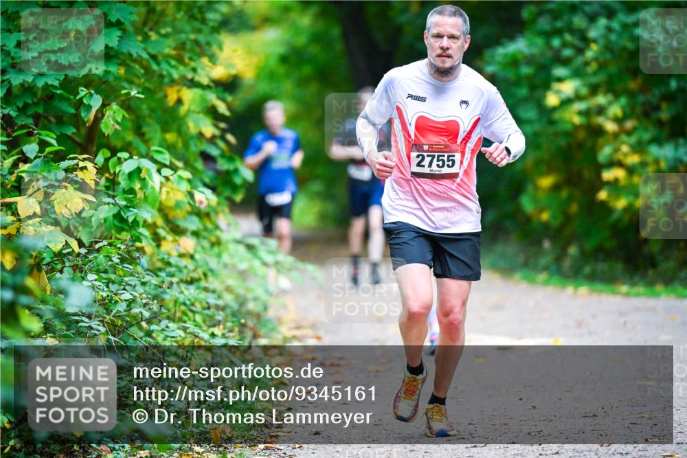 12.10.2025 - Bramfelder Halbmarathon 2025 Dr. Thomas Lammeyer http://msf.ph/oto/9345161 12.10.2025 10:14:27 Laufen 2755 meine-sportfotos.de