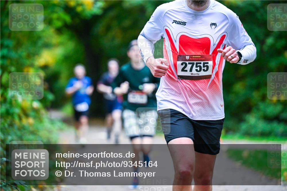 12.10.2025 - Bramfelder Halbmarathon 2025 Dr. Thomas Lammeyer http://msf.ph/oto/9345164 12.10.2025 10:14:30 Laufen 34, 2755 meine-sportfotos.de