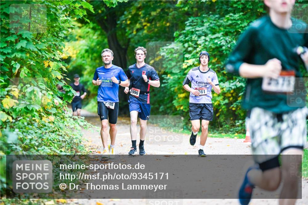 12.10.2025 - Bramfelder Halbmarathon 2025 Dr. Thomas Lammeyer http://msf.ph/oto/9345171 12.10.2025 10:14:31 Laufen 2990, 708, 561, 2575 meine-sportfotos.de