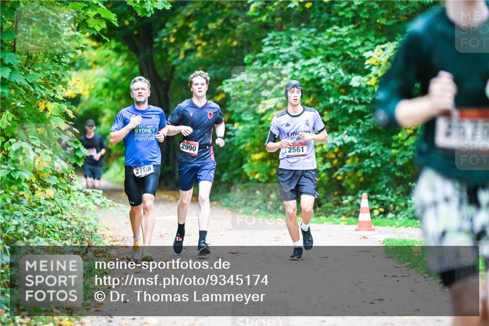 12.10.2025 - Bramfelder Halbmarathon 2025 Dr. Thomas Lammeyer http://msf.ph/oto/9345174 12.10.2025 10:14:32 Laufen 2708, 2990, 2676, 2561 meine-sportfotos.de