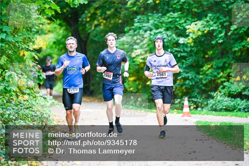 12.10.2025 - Bramfelder Halbmarathon 2025 Dr. Thomas Lammeyer http://msf.ph/oto/9345178 12.10.2025 10:14:33 Laufen 2990, 2708, 2561 meine-sportfotos.de