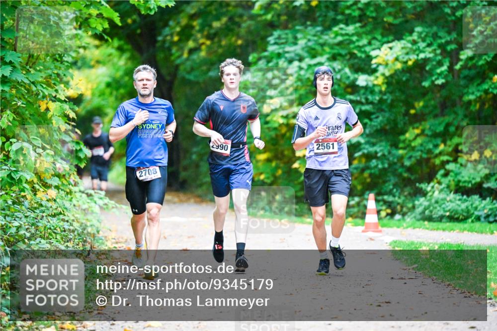 12.10.2025 - Bramfelder Halbmarathon 2025 Dr. Thomas Lammeyer http://msf.ph/oto/9345179 12.10.2025 10:14:33 Laufen 2990, 2561, 2708 meine-sportfotos.de