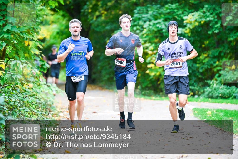 12.10.2025 - Bramfelder Halbmarathon 2025 Dr. Thomas Lammeyer http://msf.ph/oto/9345184 12.10.2025 10:14:33 Laufen 2703, 2990, 0, 2561 meine-sportfotos.de