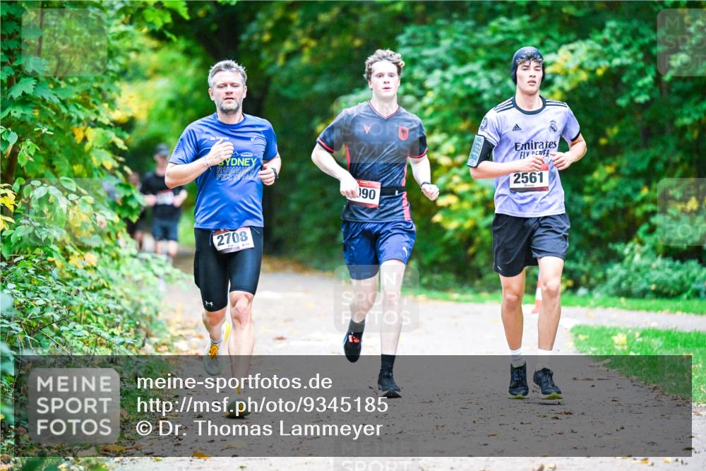 12.10.2025 - Bramfelder Halbmarathon 2025 Dr. Thomas Lammeyer http://msf.ph/oto/9345185 12.10.2025 10:14:33 Laufen 2708, 90, 2561 meine-sportfotos.de