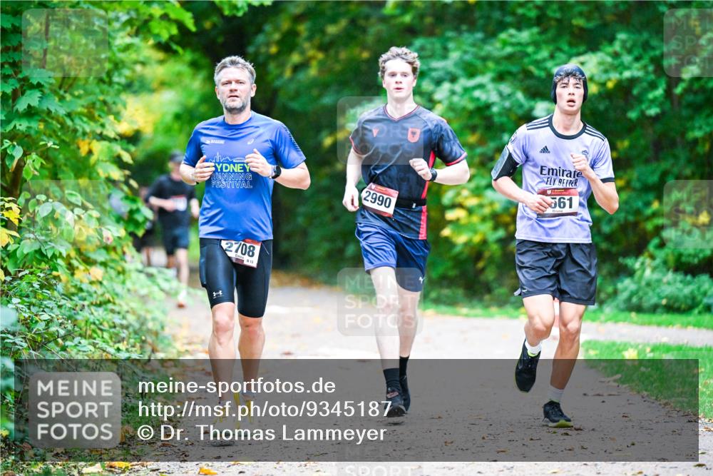 12.10.2025 - Bramfelder Halbmarathon 2025 Dr. Thomas Lammeyer http://msf.ph/oto/9345187 12.10.2025 10:14:34 Laufen 2990, 2708, 13, 561 meine-sportfotos.de