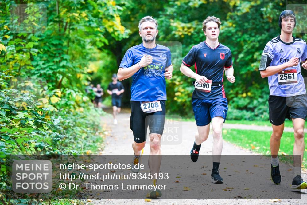 12.10.2025 - Bramfelder Halbmarathon 2025 Dr. Thomas Lammeyer http://msf.ph/oto/9345193 12.10.2025 10:14:36 Laufen 2990, 2561, 2708, 13 meine-sportfotos.de