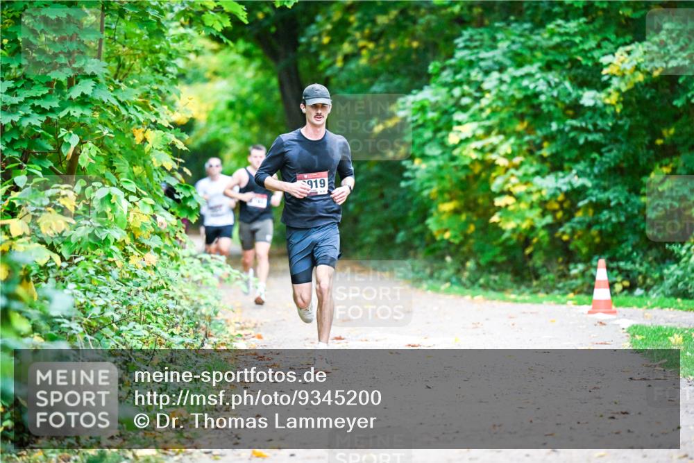 12.10.2025 - Bramfelder Halbmarathon 2025 Dr. Thomas Lammeyer http://msf.ph/oto/9345200 12.10.2025 10:14:39 Laufen 919 meine-sportfotos.de