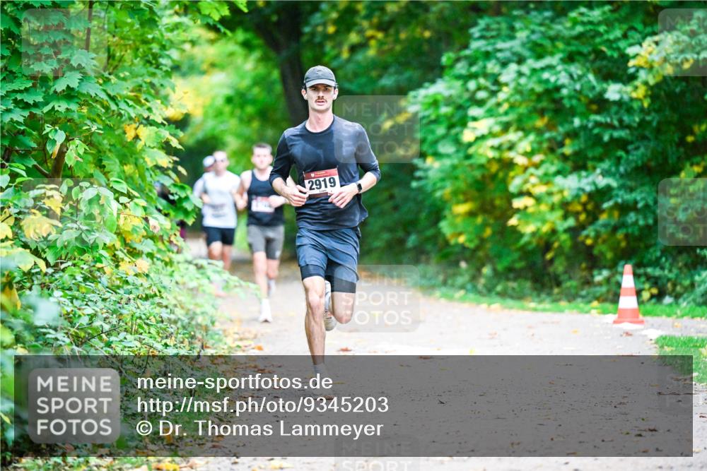 12.10.2025 - Bramfelder Halbmarathon 2025 Dr. Thomas Lammeyer http://msf.ph/oto/9345203 12.10.2025 10:14:40 Laufen 2919 meine-sportfotos.de