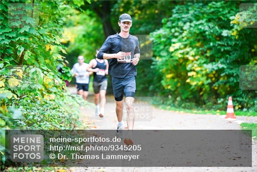 12.10.2025 - Bramfelder Halbmarathon 2025 Dr. Thomas Lammeyer http://msf.ph/oto/9345205 12.10.2025 10:14:40 Laufen 19 meine-sportfotos.de