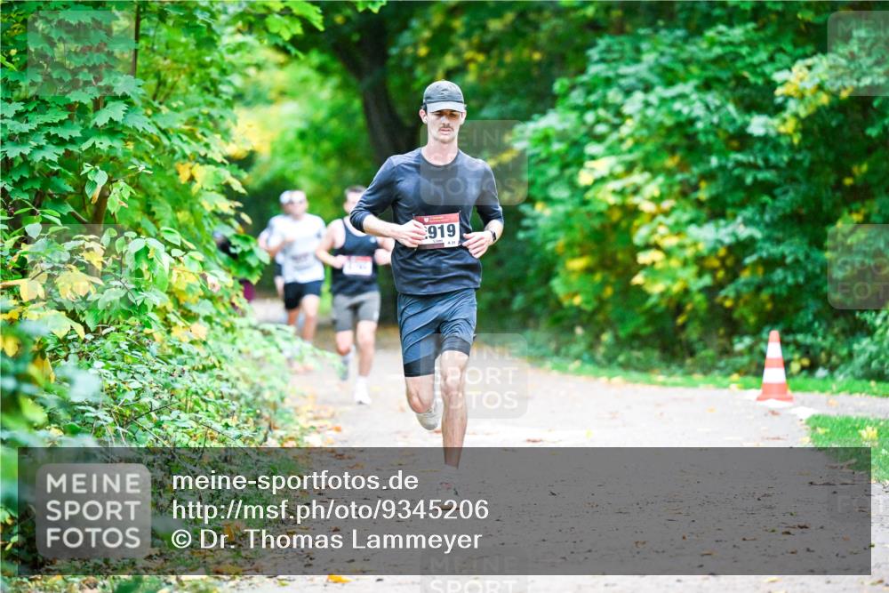 12.10.2025 - Bramfelder Halbmarathon 2025 Dr. Thomas Lammeyer http://msf.ph/oto/9345206 12.10.2025 10:14:40 Laufen 919, 31 meine-sportfotos.de