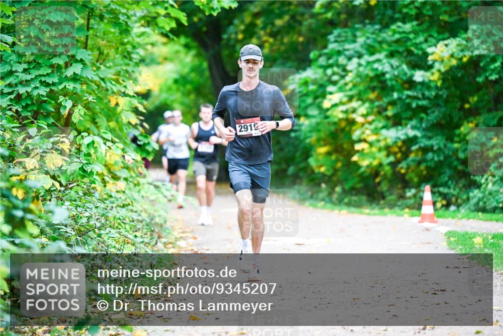 12.10.2025 - Bramfelder Halbmarathon 2025 Dr. Thomas Lammeyer http://msf.ph/oto/9345207 12.10.2025 10:14:40 Laufen 2919, 31 meine-sportfotos.de