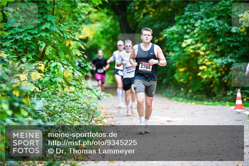 12.10.2025 - Bramfelder Halbmarathon 2025 Dr. Thomas Lammeyer http://msf.ph/oto/9345225 12.10.2025 10:14:44 Laufen 2765 meine-sportfotos.de