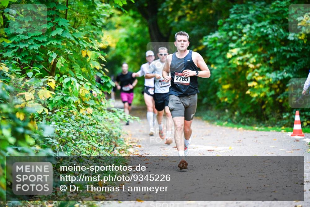 12.10.2025 - Bramfelder Halbmarathon 2025 Dr. Thomas Lammeyer http://msf.ph/oto/9345226 12.10.2025 10:14:44 Laufen 2765 meine-sportfotos.de