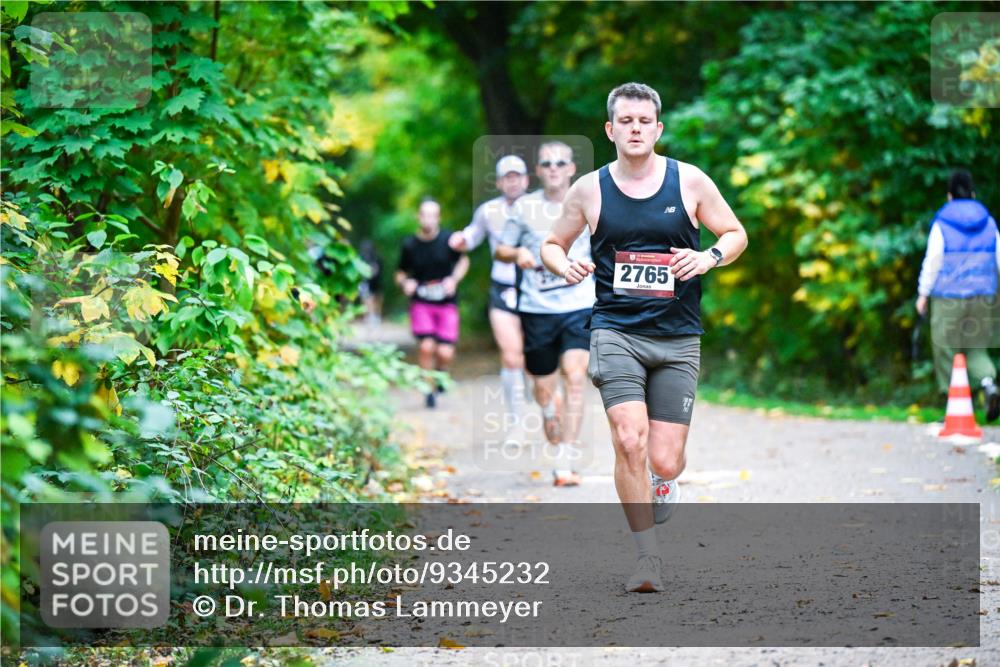 12.10.2025 - Bramfelder Halbmarathon 2025 Dr. Thomas Lammeyer http://msf.ph/oto/9345232 12.10.2025 10:14:45 Laufen 2765 meine-sportfotos.de