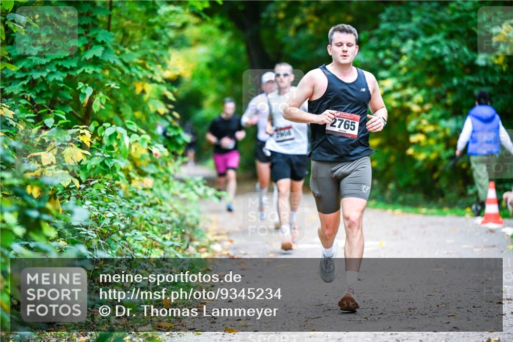 12.10.2025 - Bramfelder Halbmarathon 2025 Dr. Thomas Lammeyer http://msf.ph/oto/9345234 12.10.2025 10:14:45 Laufen 2765 meine-sportfotos.de