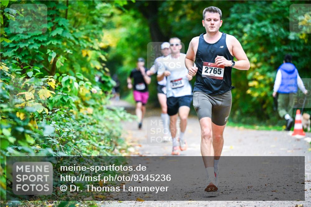 12.10.2025 - Bramfelder Halbmarathon 2025 Dr. Thomas Lammeyer http://msf.ph/oto/9345236 12.10.2025 10:14:45 Laufen 2765 meine-sportfotos.de