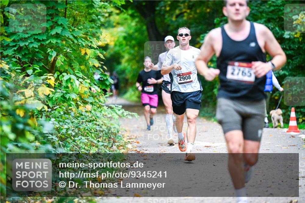 12.10.2025 - Bramfelder Halbmarathon 2025 Dr. Thomas Lammeyer http://msf.ph/oto/9345241 12.10.2025 10:14:46 Laufen 2908, 2765 meine-sportfotos.de