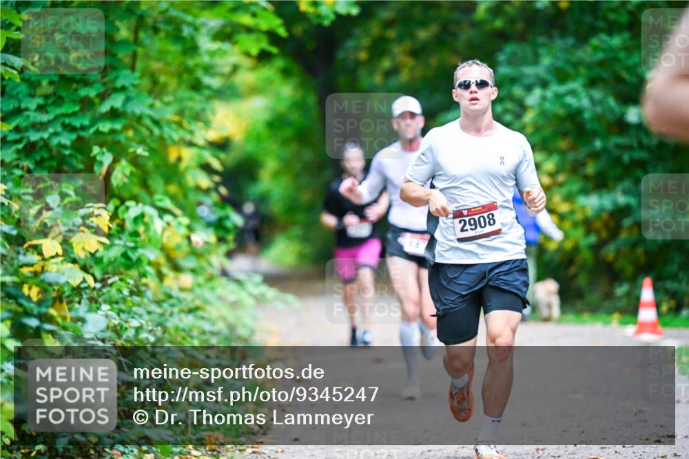 12.10.2025 - Bramfelder Halbmarathon 2025 Dr. Thomas Lammeyer http://msf.ph/oto/9345247 12.10.2025 10:14:48 Laufen 2908 meine-sportfotos.de
