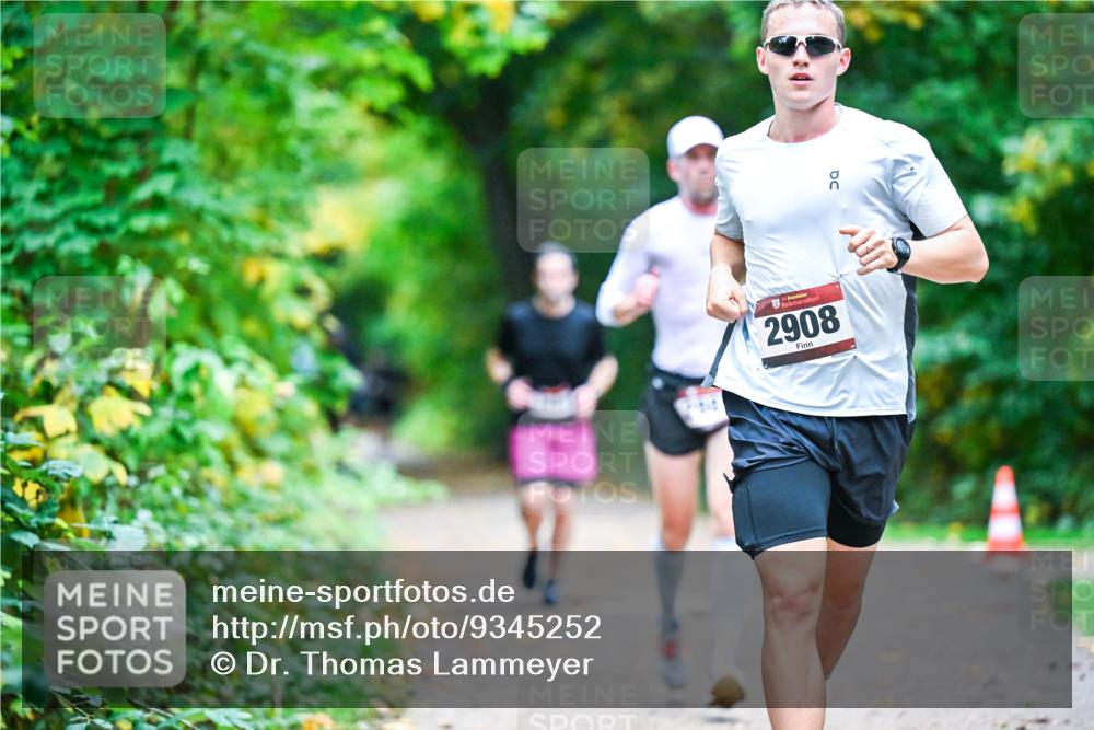 12.10.2025 - Bramfelder Halbmarathon 2025 Dr. Thomas Lammeyer http://msf.ph/oto/9345252 12.10.2025 10:14:49 Laufen 2908 meine-sportfotos.de