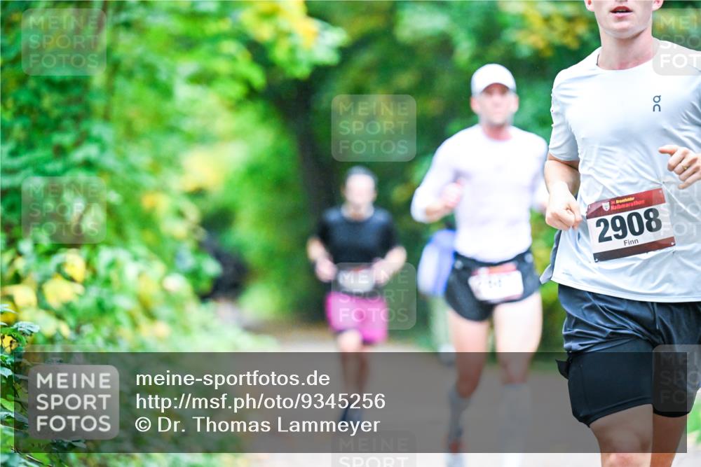12.10.2025 - Bramfelder Halbmarathon 2025 Dr. Thomas Lammeyer http://msf.ph/oto/9345256 12.10.2025 10:14:49 Laufen 50, 34, 2908 meine-sportfotos.de