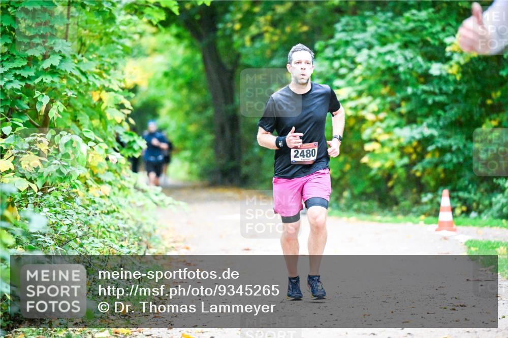 12.10.2025 - Bramfelder Halbmarathon 2025 Dr. Thomas Lammeyer http://msf.ph/oto/9345265 12.10.2025 10:14:51 Laufen 2480 meine-sportfotos.de