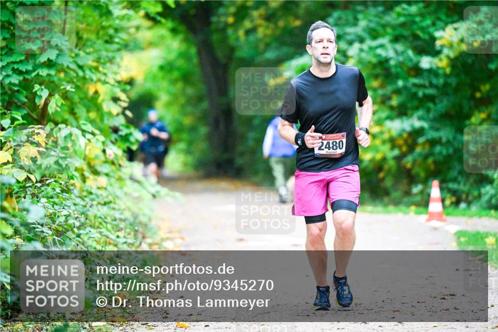 12.10.2025 - Bramfelder Halbmarathon 2025 Dr. Thomas Lammeyer http://msf.ph/oto/9345270 12.10.2025 10:14:52 Laufen 2480 meine-sportfotos.de