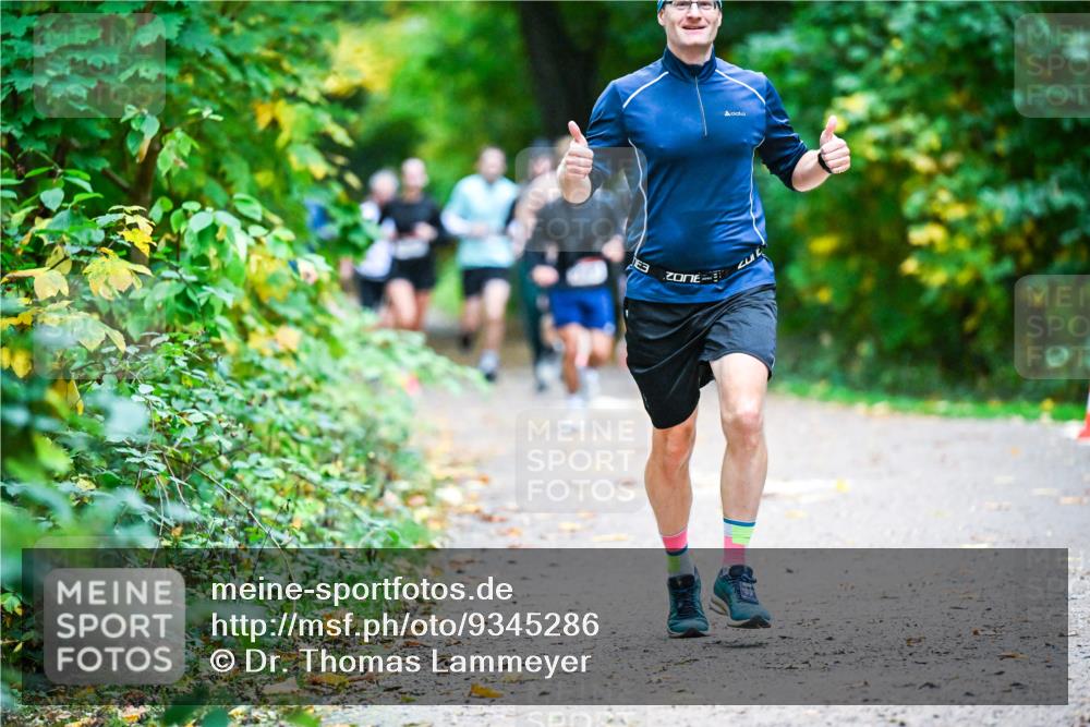 12.10.2025 - Bramfelder Halbmarathon 2025 Dr. Thomas Lammeyer http://msf.ph/oto/9345286 12.10.2025 10:15:01 Laufen 3 meine-sportfotos.de