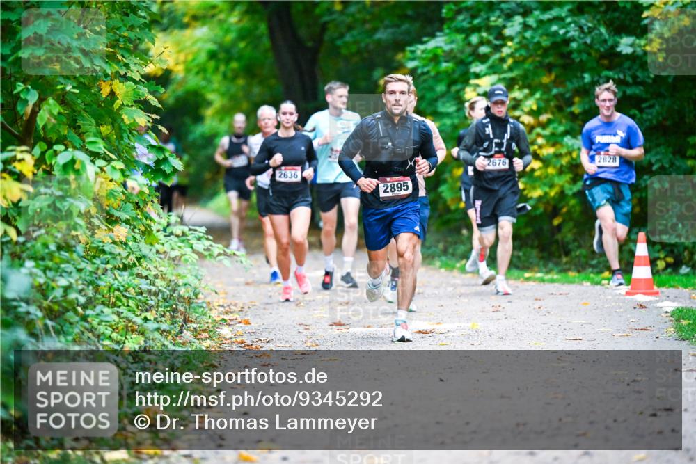12.10.2025 - Bramfelder Halbmarathon 2025 Dr. Thomas Lammeyer http://msf.ph/oto/9345292 12.10.2025 10:15:04 Laufen 2636, 2895, 2676, 2828 meine-sportfotos.de