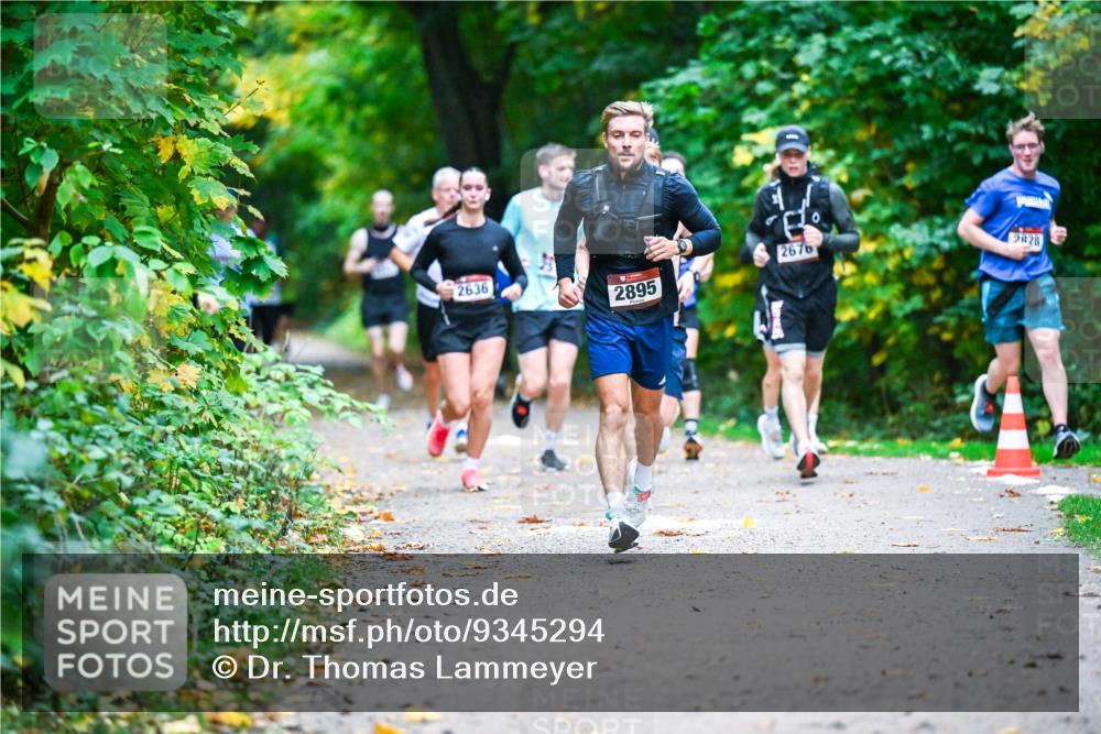 12.10.2025 - Bramfelder Halbmarathon 2025 Dr. Thomas Lammeyer http://msf.ph/oto/9345294 12.10.2025 10:15:04 Laufen 2636, 2895, 2676, 2828 meine-sportfotos.de