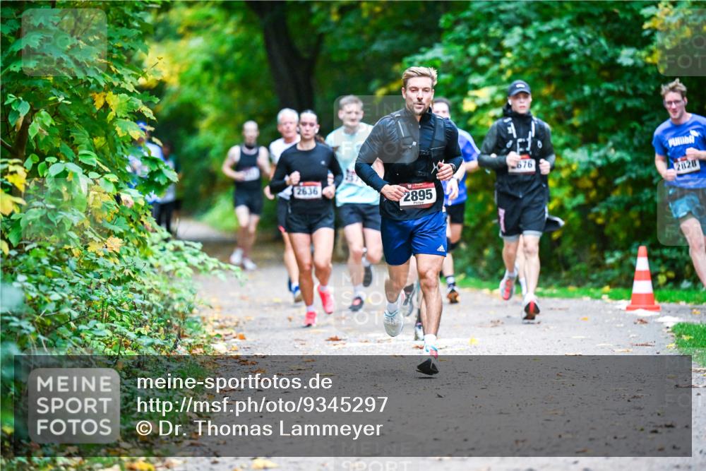 12.10.2025 - Bramfelder Halbmarathon 2025 Dr. Thomas Lammeyer http://msf.ph/oto/9345297 12.10.2025 10:15:05 Laufen 2636, 2895, 676, 2828 meine-sportfotos.de